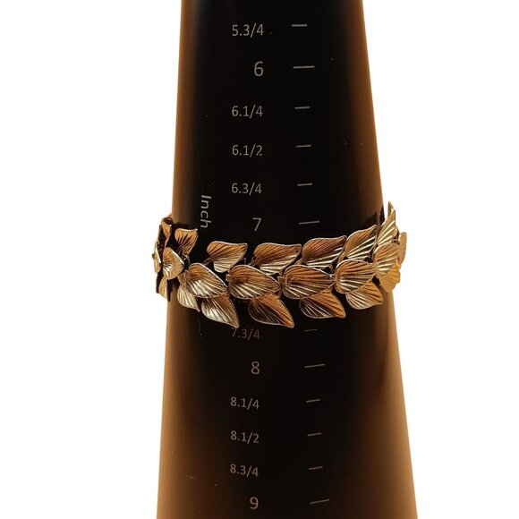 Vintage STAR Signed Overlapping Leaves Bracelet in Dimensional Gold Tone - Picture 5 of 5